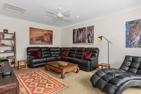 The Doggy Beach House At Salt - Accommodation QLD 3