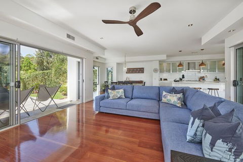 Frangipani House - Accommodation QLD 2