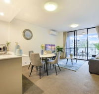 Charming  Spacious Living in a Serene Location - Accommodation QLD