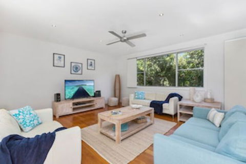 Augusta House - Accommodation QLD 0