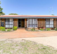 Lowes on the Lakes - Accommodation QLD