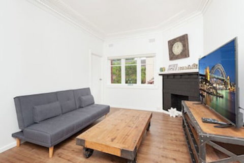 Newly Renovated Apt Close To CBD Unit 2 - Accommodation QLD 0