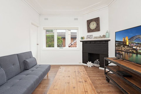 Newly Renovated Apt Close To CBD Unit 2 - Accommodation QLD 1