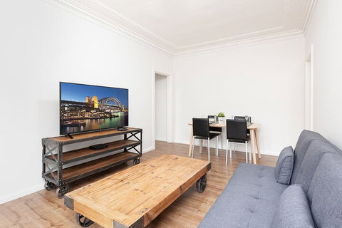 Newly Renovated Apt Close To CBD Unit 2 - Accommodation QLD 2