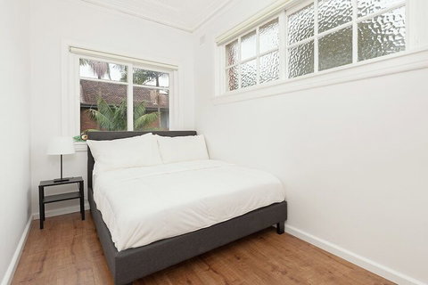 Newly Renovated Apt Close To CBD Unit 2 - Accommodation QLD 5
