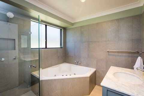 Amani - Accommodation QLD 7