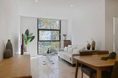 Walking To Darling Harbour Town Hall QVBICC - Accommodation QLD 6