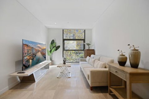 Walking To Darling Harbour Town Hall QVBICC - Accommodation QLD 0