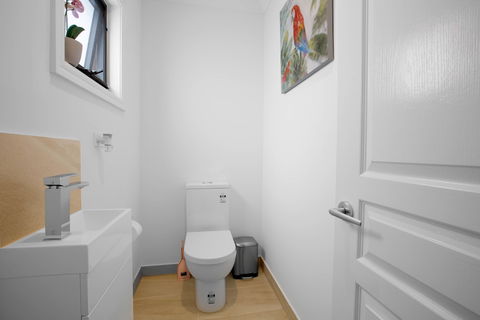 AUJOY 3 Bed Townhouse Burwood 1 - Accommodation QLD 4