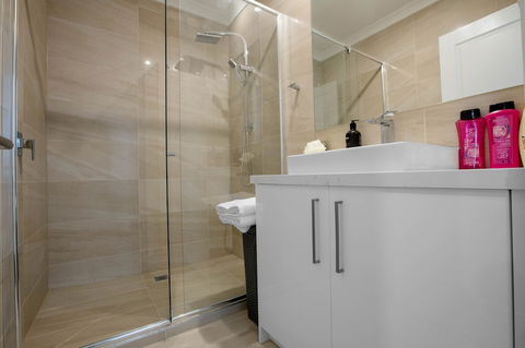 AUJOY 3 Bed Townhouse Burwood 1 - Accommodation QLD 2