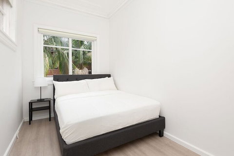 Newly Renovated Apt. Close To CBD Unit 1 - Accommodation QLD 5