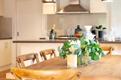 AUJOY 4 Bed Townhouse Glen Waverley - Accommodation QLD 4