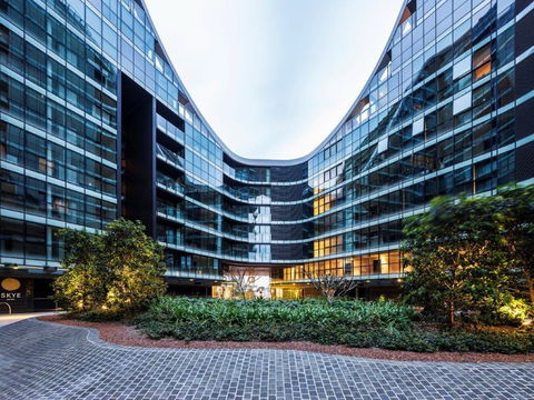 SKYE Suites Green Square - Accommodation QLD 5