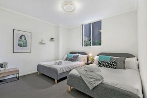 Southwest Liverpool Area 3 Beds & Parking Nwf003 - Accommodation QLD 0