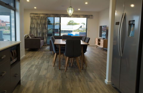 Ulverstone Waterfront Apartments - Accommodation QLD 6
