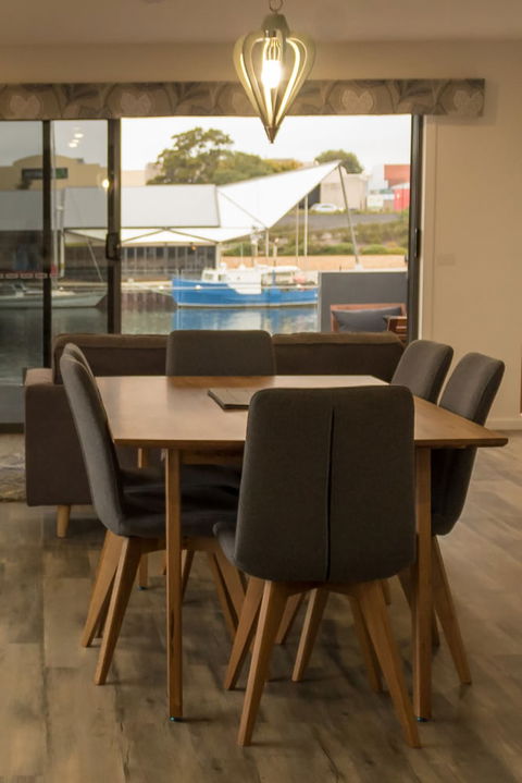 Ulverstone Waterfront Apartments - Accommodation QLD 5