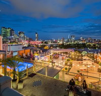 Wesley Art Studio Paint  Stay Plus Tour - Hostel - Accommodation QLD