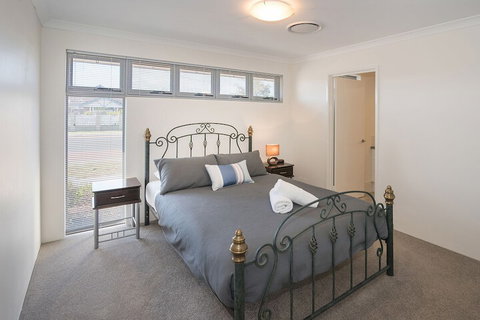 Gale House - Accommodation QLD 3