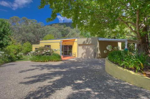 A Bach At Bright Bright VIC - Accommodation QLD 1