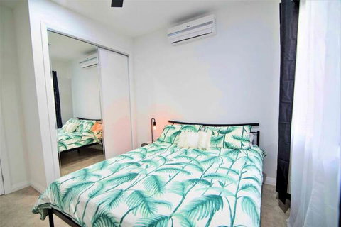 Isle Be Back Waterfront Luxury With Pool - Accommodation QLD 5