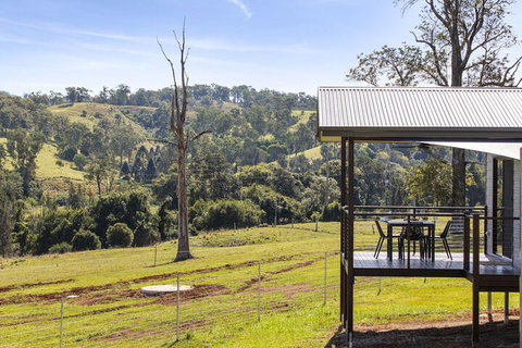 Valley Cabins By The Creek - Accommodation QLD 4
