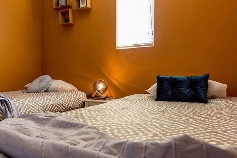 Mika, 2bdr Fitzroy Pad With Secure Parking - Accommodation QLD 6
