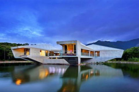 Alkira Award Winning Luxury Holiday Home - Accommodation QLD 0