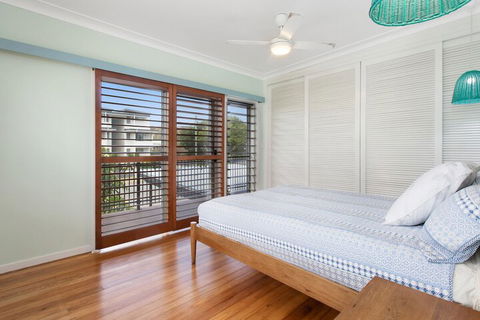 BEACH HOUSE On PEARL - Accommodation QLD 4