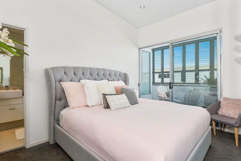 COASTAL CHIC At CASUARINA - Accommodation QLD 3