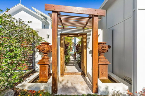 Ocean Pearl On Eclipse - Accommodation QLD 1