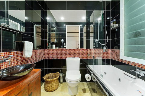 Ocean Pearl On Eclipse - Accommodation QLD 6