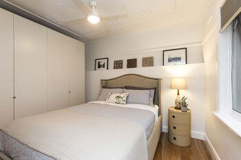 Art Deco 2 Bed Sydney & Darlinghurst Gem - Accommodation QLD 2