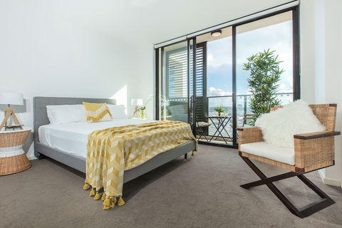 Redfern One Bedroom Apartment With Views - Accommodation QLD 3