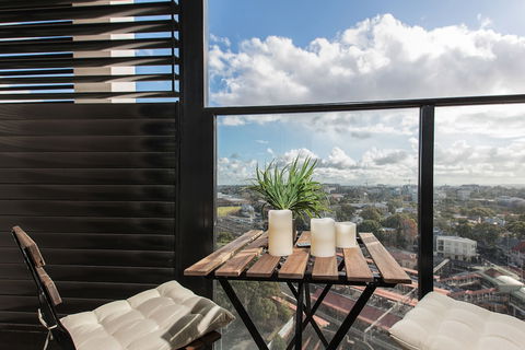Redfern One Bedroom Apartment With Views - Accommodation QLD 6