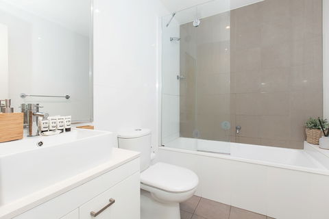 Redfern One Bedroom Apartment With Views - Accommodation QLD 1