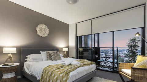 Redfern One Bedroom Apartment With Views - Accommodation QLD 2