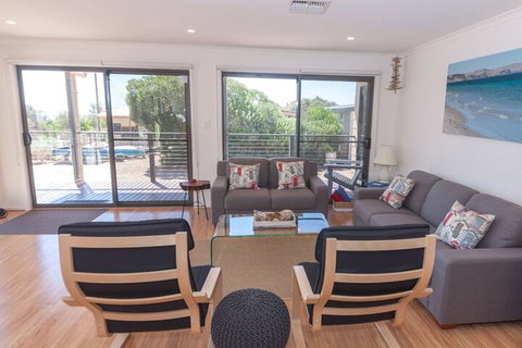 Lady Bay Getaway 12 Lady Bay - Accommodation QLD 4