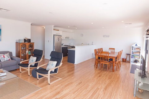 Lady Bay Getaway 12 Lady Bay - Accommodation QLD 7