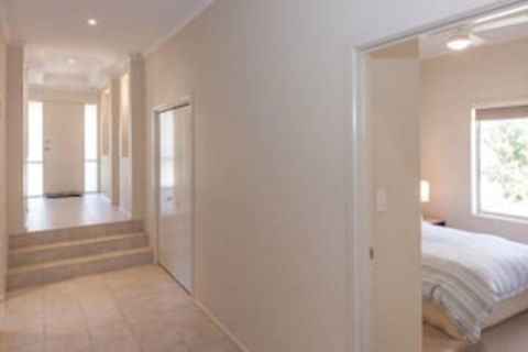 Golfers Paradise 52 Huntingdale Drive - Accommodation QLD 0