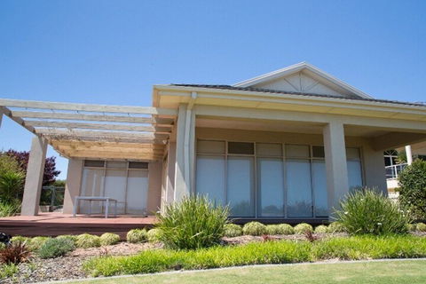 Golfers Paradise 52 Huntingdale Drive - Accommodation QLD 1