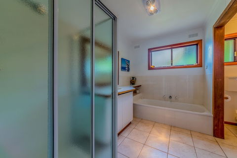 Driftwood On Anderson Free Wifi - Accommodation QLD 4