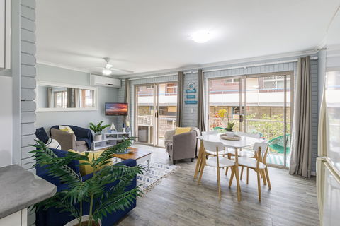 Family, Romance, Fun On Kings Beach - Accommodation QLD 5