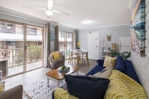 Family, Romance, Fun On Kings Beach - Accommodation QLD 6