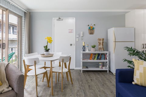 Family, Romance, Fun On Kings Beach - Accommodation QLD 0