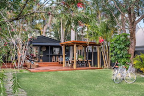 A PERFECT STAY - 3 Salty Sisters - Accommodation QLD 0