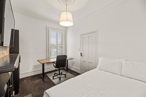 Work Sleep Live Melbourne - Accommodation QLD 4