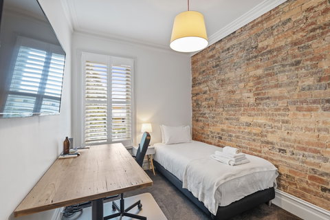 Work Sleep Live Melbourne - Accommodation QLD 3