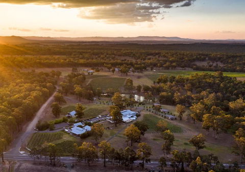 Ironbark Villa 1 - Accommodation QLD 2