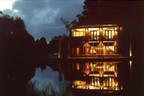 Bettenay Loft Spa Apartment & Lakeview Chalets - Accommodation QLD 7