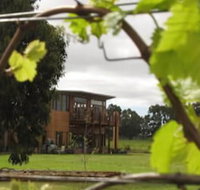 Bettenay Loft Spa Apartment  Lakeview Chalets - Accommodation QLD